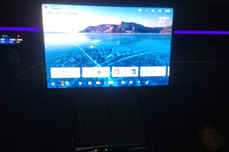 Used Lynk & Co 10 EM-P 2025 Model 240 All-Wheel Drive Ultra—Sport Edition Audio And AC Panel