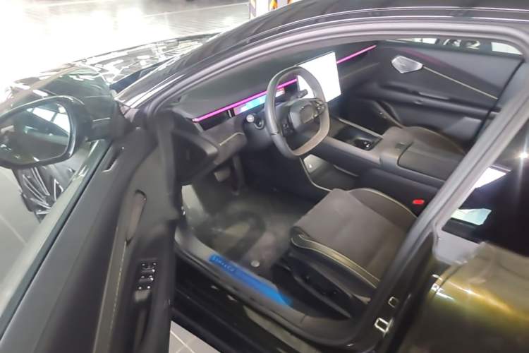 Used Lynk & Co 10 EM-P 2025 Model 240 All-Wheel Drive Ultra—Sport Edition Driver Seat
