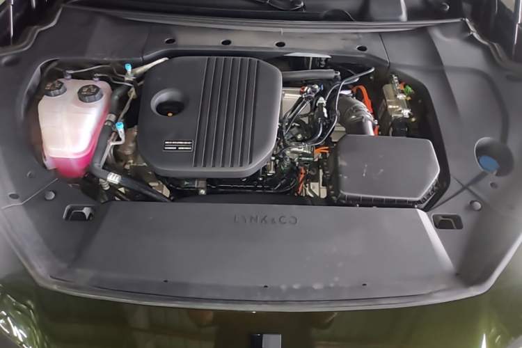 Used Lynk & Co 10 EM-P 2025 Model 240 All-Wheel Drive Ultra—Sport Edition Engine Bay