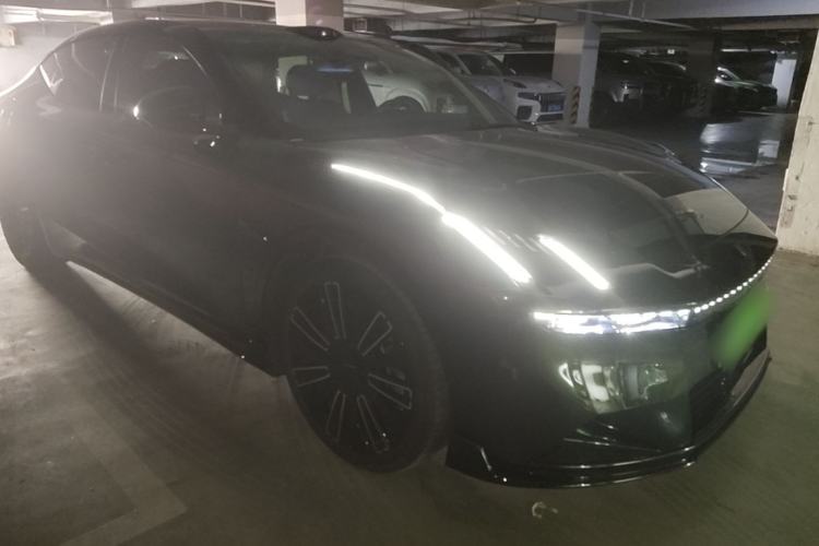 Used Lynk & Co 10 EM-P 2025 Model 240 All-Wheel Drive Ultra—Sport Edition Front Right 45 Deg