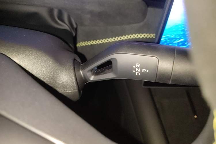Used Lynk & Co 10 EM-P 2025 Model 240 All-Wheel Drive Ultra—Sport Edition Gear Lever