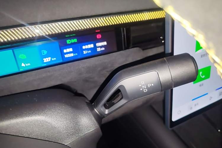 Used Lynk & Co 10 EM-P 2025 Model 240 All-Wheel Drive Ultra—Sport Edition Gear Lever