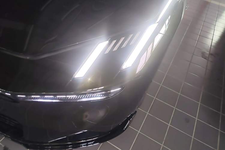 Used Lynk & Co 10 EM-P 2025 Model 240 All-Wheel Drive Ultra—Sport Edition Left Front Headlight