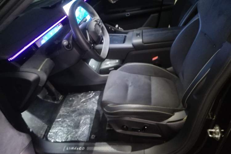 Used Lynk & Co 10 EM-P 2025 Model 240 All-Wheel Drive Ultra—Sport Edition Left Front Seat