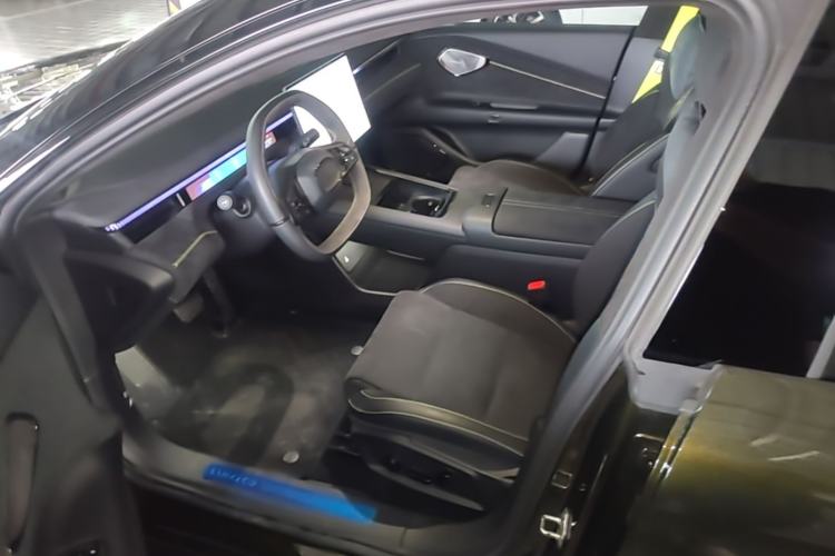 Used Lynk & Co 10 EM-P 2025 Model 240 All-Wheel Drive Ultra—Sport Edition Left Front Seat