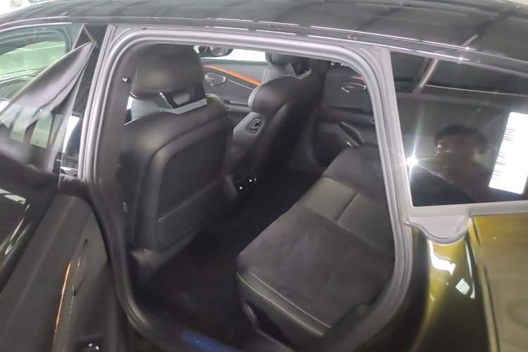 Used Lynk & Co 10 EM-P 2025 Model 240 All-Wheel Drive Ultra—Sport Edition Left Rear Seat