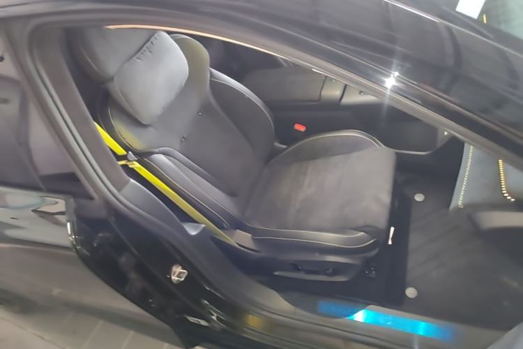 Used Lynk & Co 10 EM-P 2025 Model 240 All-Wheel Drive Ultra—Sport Edition Right Front Seat