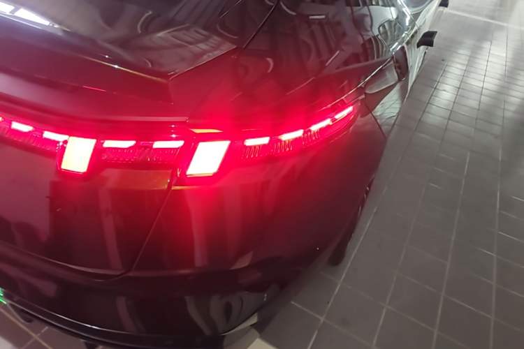 Used Lynk & Co 10 EM-P 2025 Model 240 All-Wheel Drive Ultra—Sport Edition Right Rear Taillight