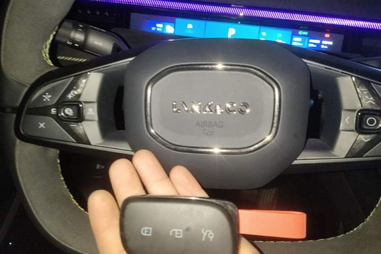 Used Lynk & Co 10 EM-P 2025 Model 240 All-Wheel Drive Ultra—Sport Edition Vehicle Key