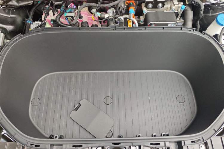 Used Lynk & Co 10 EM-P 2026 Model, Pure Electric 816 Ultra-Long-Range Version Engine Bay