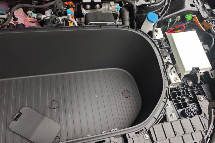 Used Lynk & Co 10 EM-P 2026 Model, Pure Electric 816 Ultra-Long-Range Version Engine Bay Left