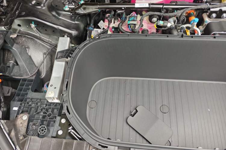 Used Lynk & Co 10 EM-P 2026 Model, Pure Electric 816 Ultra-Long-Range Version Engine Bay Right