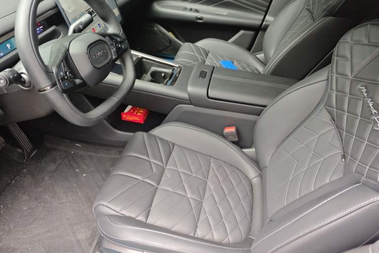Used Lynk & Co 10 EM-P 2026 Model, Pure Electric 816 Ultra-Long-Range Version Left Front Seat