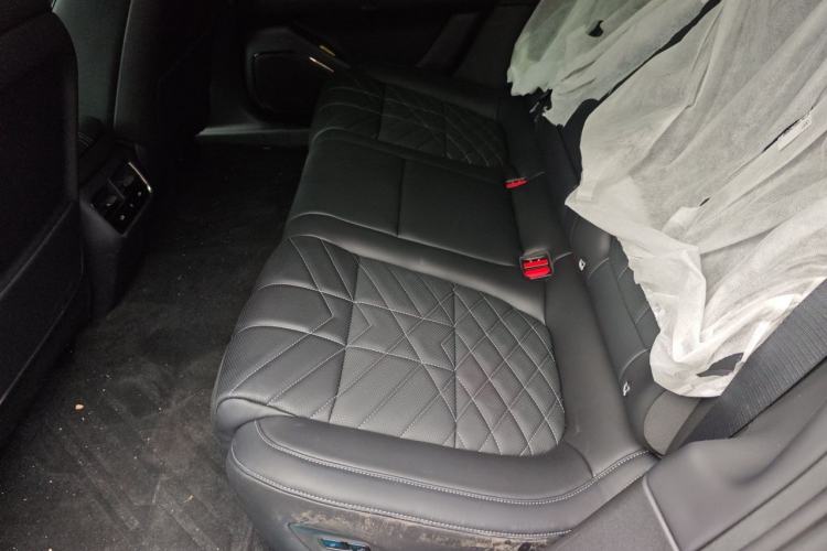 Used Lynk & Co 10 EM-P 2026 Model, Pure Electric 816 Ultra-Long-Range Version Left Rear Seat