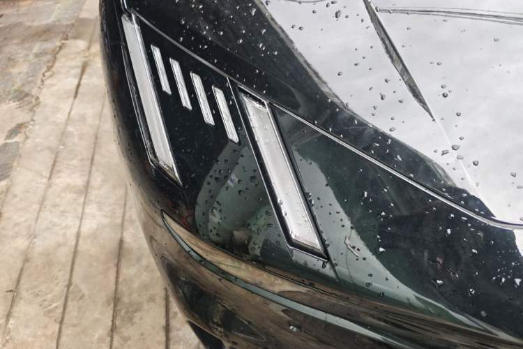 Used Lynk & Co 10 EM-P 2026 Model, Pure Electric 816 Ultra-Long-Range Version Right Front Headlight
