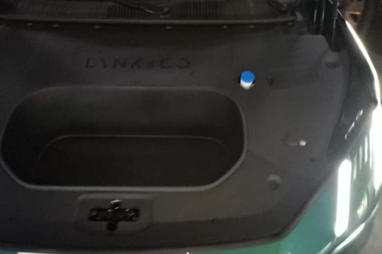 Used Lynk & Co 10 EM-P 2026 Model, Pure Electric 816 Ultra-Long-Range Version Engine Bay Left