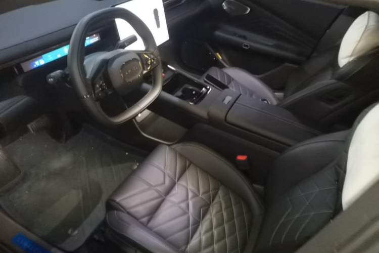 Used Lynk & Co 10 EM-P 2026 Model, Pure Electric 816 Ultra-Long-Range Version Left Front Seat