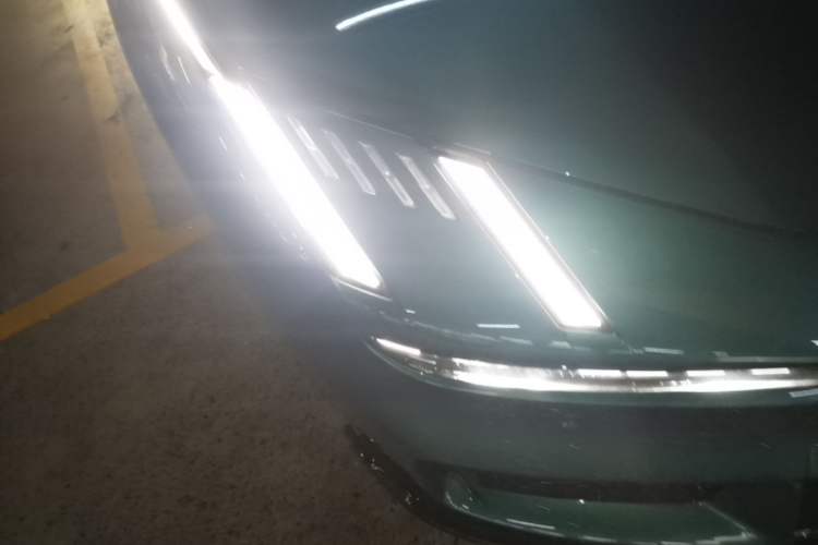 Used Lynk & Co 10 EM-P 2026 Model, Pure Electric 816 Ultra-Long-Range Version Right Front Headlight