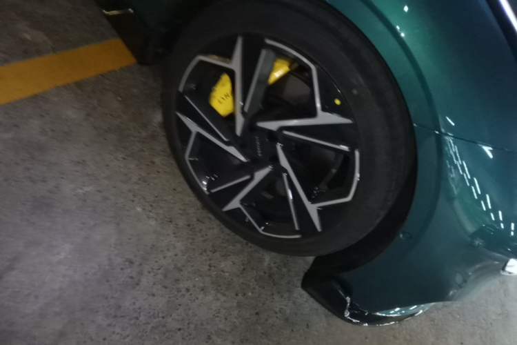 Used Lynk & Co 10 EM-P 2026 Model, Pure Electric 816 Ultra-Long-Range Version Right Front Wheel Hub