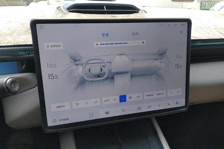 Used Lynk & Co Z10 2025 STARBUFF 95 kWh 766 km Range Rear-Wheel Drive Audio And AC Panel
