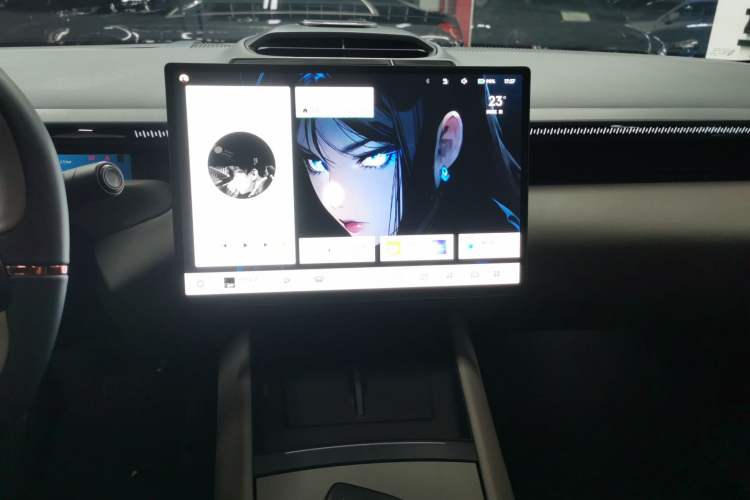 Used Lynk & Co Z10 2025 95 kWh 806 km Range Rear-Wheel Drive Advanced Driver-Assistance System Max Audio And AC Panel