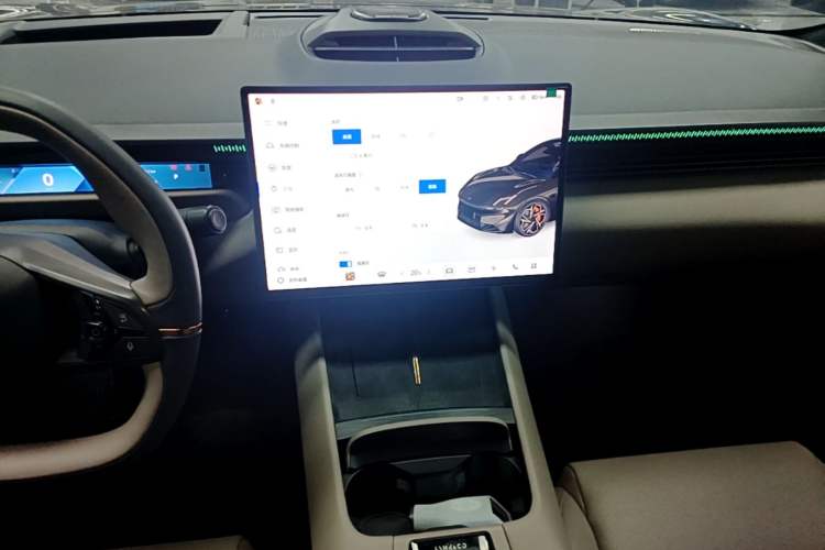 Used Lynk & Co Z10 2025 95 kWh 766 km Range Rear-Wheel Drive Max Audio And AC Panel