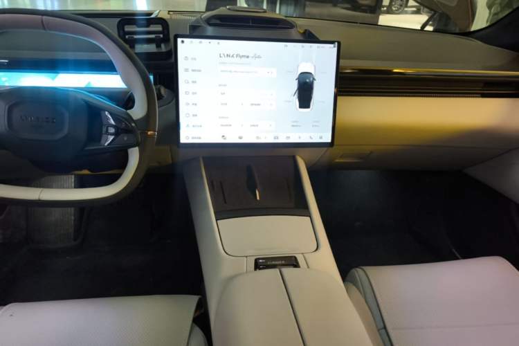 Used Lynk & Co Z10 2025 STARBUFF 95 kWh 766 km Range Rear-Wheel Drive Audio And AC Panel