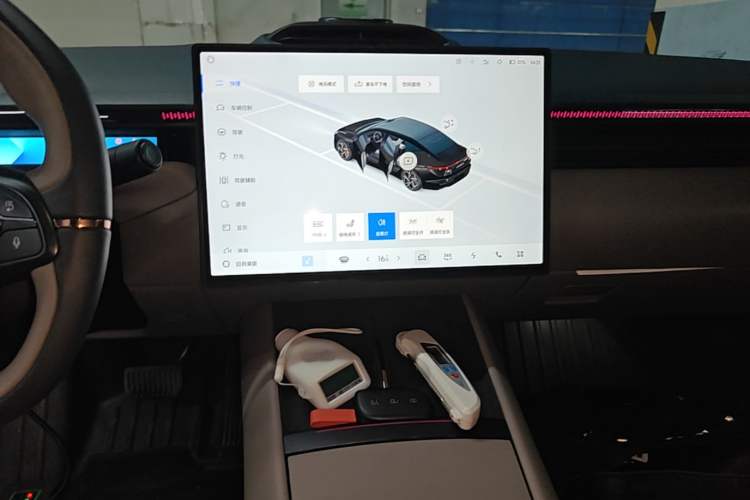 Used Lynk & Co Z10 2025 95 kWh 766 km Range Rear-Wheel Drive Max Audio And AC Panel