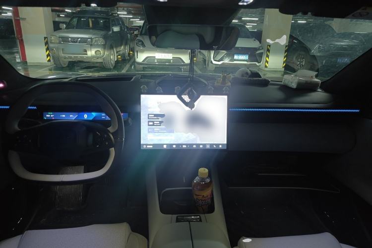 Used Lynk & Co Z10 2025 95 kWh 806 km Range Rear-Wheel Drive Advanced Driver-Assistance System Max Center Console