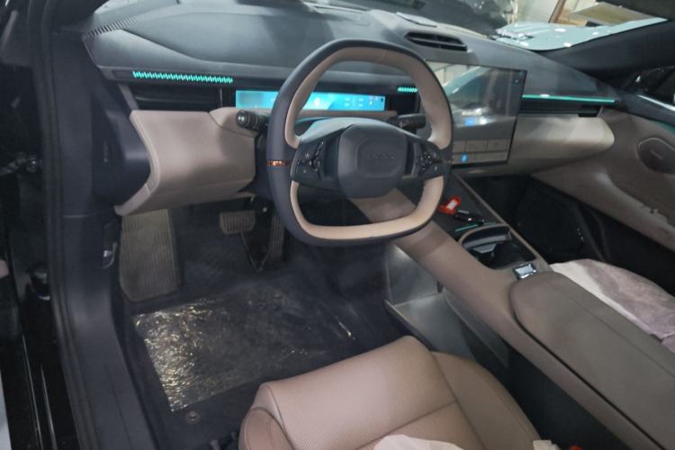 Used Lynk & Co Z10 2025 71 kWh 602 km Range Rear-Wheel Drive Pro Center Console