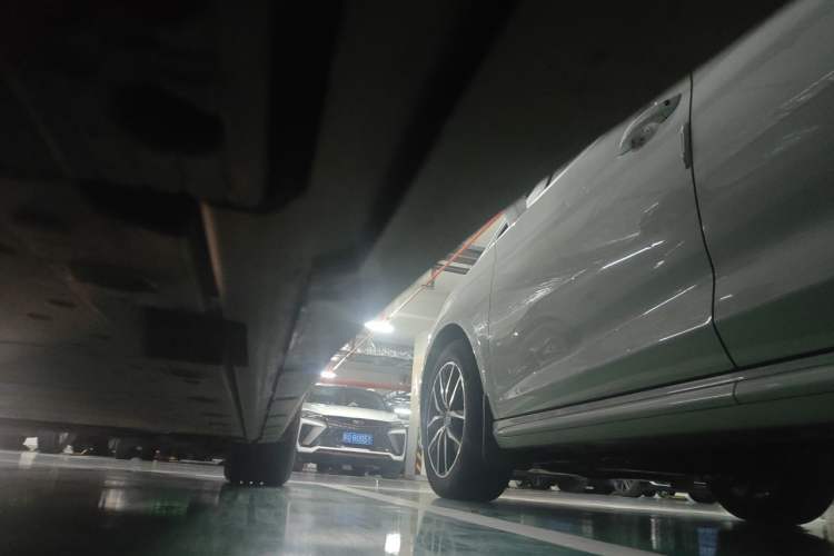 Used Lynk & Co Z10 2025 95 kWh 806 km Range Rear-Wheel Drive Advanced Driver-Assistance System Max Chassis Rear Right