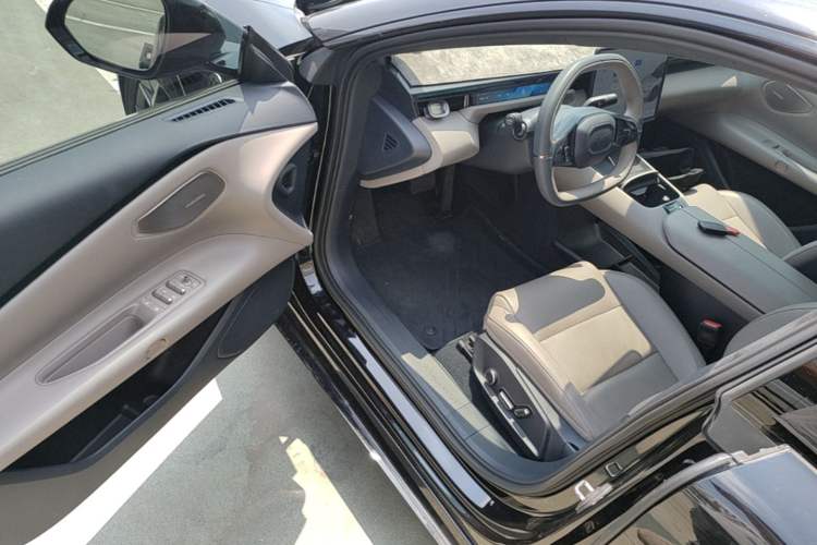Used Lynk & Co Z10 2025 STARBUFF 95 kWh 766 km Range Rear-Wheel Drive Driver Seat