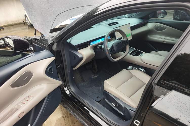 Used Lynk & Co Z10 2025 95 kWh 766 km Range Rear-Wheel Drive Max Driver Seat