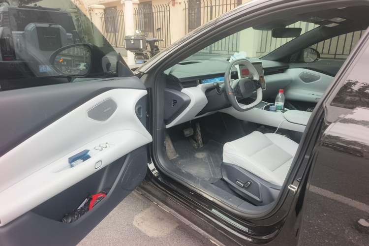 Used Lynk & Co Z10 2025 95 kWh 766 km Range Rear-Wheel Drive Max Driver Seat