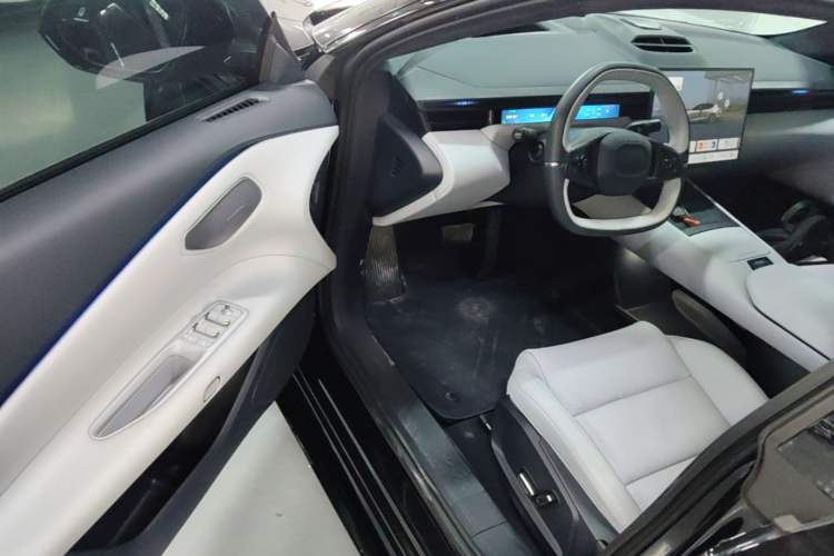 Used Lynk & Co Z10 2025 95 kWh 766 km Range Rear-Wheel Drive Max Driver Seat