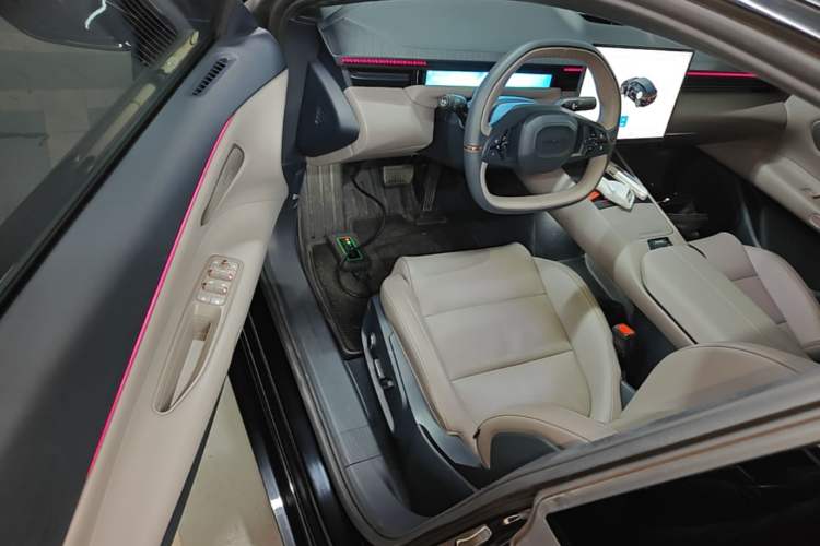 Used Lynk & Co Z10 2025 95 kWh 766 km Range Rear-Wheel Drive Max Driver Seat