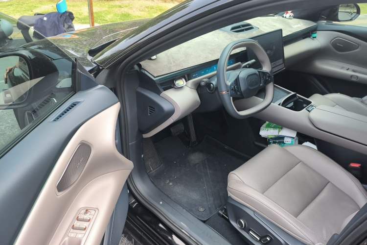 Used Lynk & Co Z10 2025 STARBUFF 95 kWh 766 km Range Rear-Wheel Drive Driver Seat