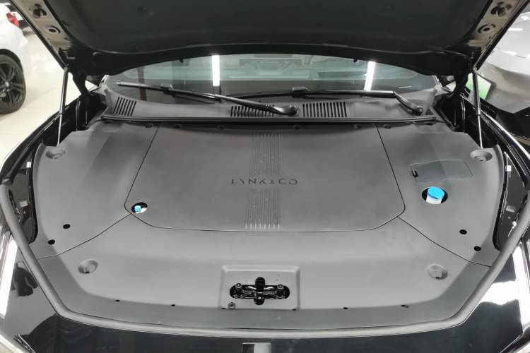 Used Lynk & Co Z10 2025 95 kWh 806 km Range Rear-Wheel Drive Advanced Driver-Assistance System Max Engine Bay