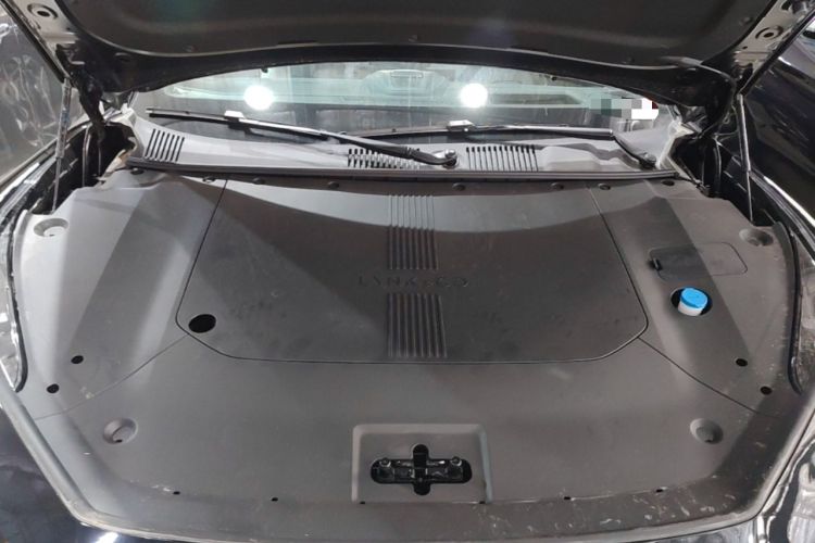 Used Lynk & Co Z10 2025 95 kWh 766 km Range Rear-Wheel Drive Max Engine Bay