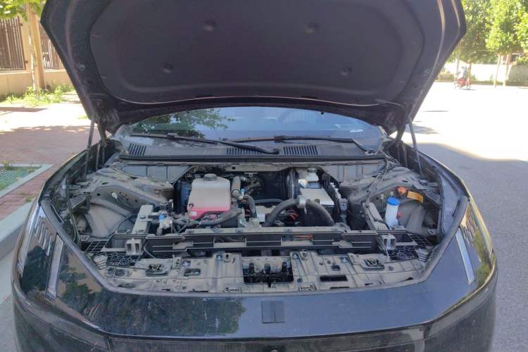 Used Lynk & Co Z10 2025 95 kWh 806 km Range Rear-Wheel Drive Advanced Driver-Assistance System Max Engine Bay