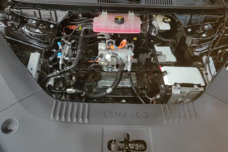 Used Lynk & Co Z10 2025 71 kWh 602 km Range Rear-Wheel Drive Pro Engine Bay