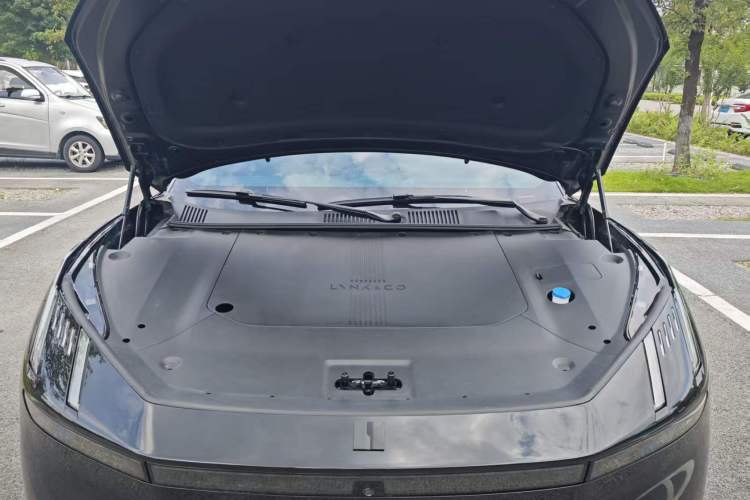 Used Lynk & Co Z10 2025 95 kWh 766 km Range Rear-Wheel Drive Max Engine Bay