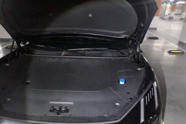 Used Lynk & Co Z10 2025 95 kWh 766 km Range Rear-Wheel Drive Max Engine Bay Left