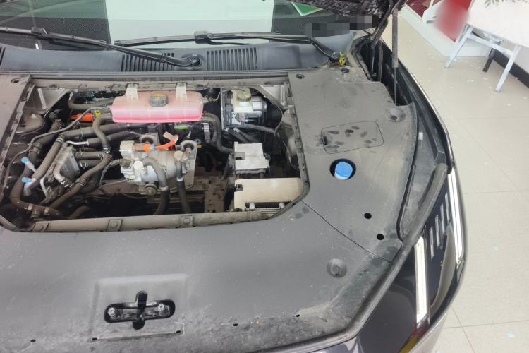 Used Lynk & Co Z10 2025 95 kWh 766 km Range Rear-Wheel Drive Max Engine Bay Left
