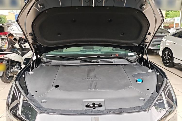 Used Lynk & Co Z10 2025 95 kWh 766 km Range Rear-Wheel Drive Max Engine Bay