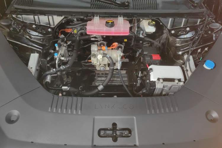 Used Lynk & Co Z10 2025 71 kWh 602 km Range Rear-Wheel Drive Pro Engine Bay