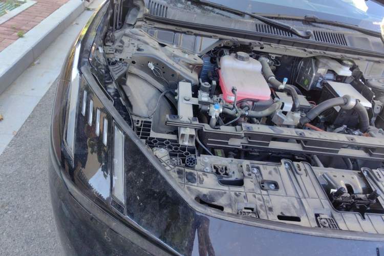Used Lynk & Co Z10 2025 95 kWh 806 km Range Rear-Wheel Drive Advanced Driver-Assistance System Max Engine Bay Right