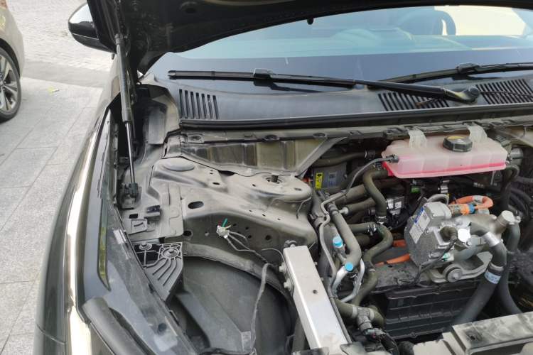 Used Lynk & Co Z10 2025 95 kWh 766 km Range Rear-Wheel Drive Max Engine Bay Right