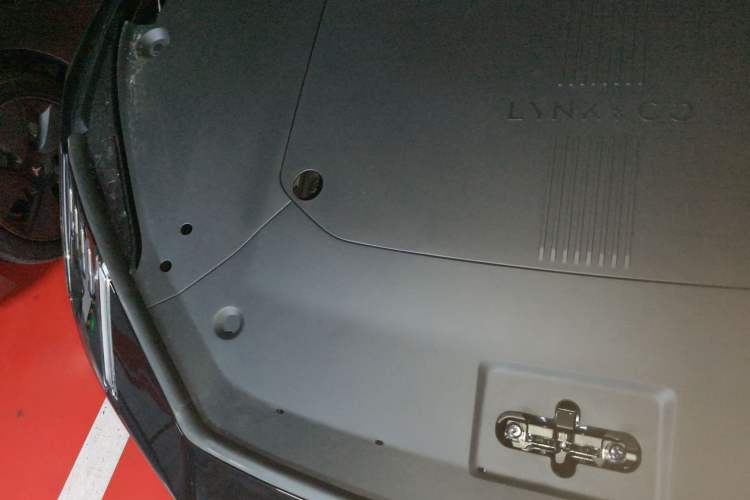 Used Lynk & Co Z10 2025 95 kWh 766 km Range Rear-Wheel Drive Max Engine Bay Right