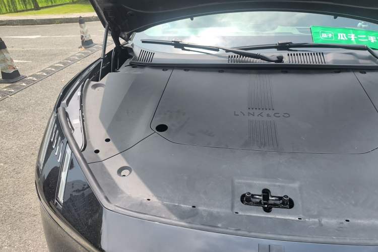 Used Lynk & Co Z10 2025 STARBUFF 95 kWh 766 km Range Rear-Wheel Drive Engine Bay Right